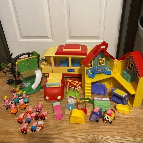 Peppa Pig HUGE Playset Lot Figures Camper Van Peek N Surprise Fold House Car - Picture 2 of 11